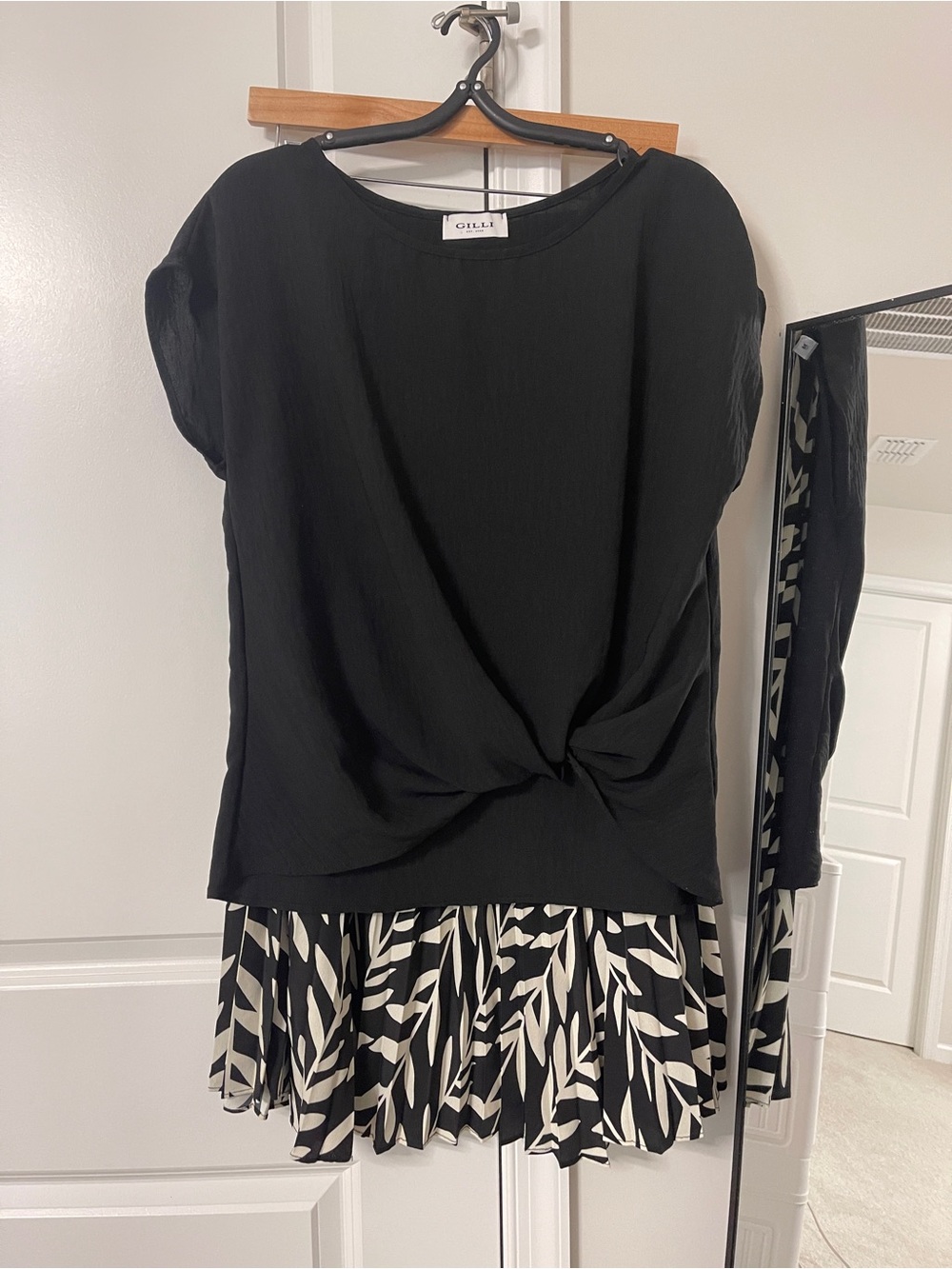 Black Short Sleeve Twist-Front Top and skirt